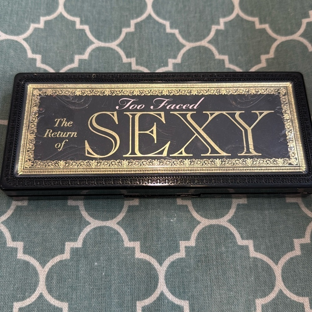 Too Faced The Return of SEXY eyeshadow palette